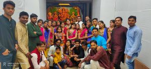 Yuva Raipur के सदस्यों द्वारा, ललित महल मे गरबा का आनंद उठाया गया जिसके बाद हम सभी माना गए जिसमें हमारे साथ परम आदरणीय युवा परिवार के संस्थापक M. RAJIV जी भी साथ थे.