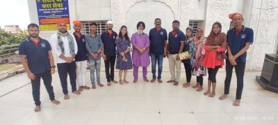 AFTER GIVING SEWA IN GURUDWARE PHOTOSESSION 